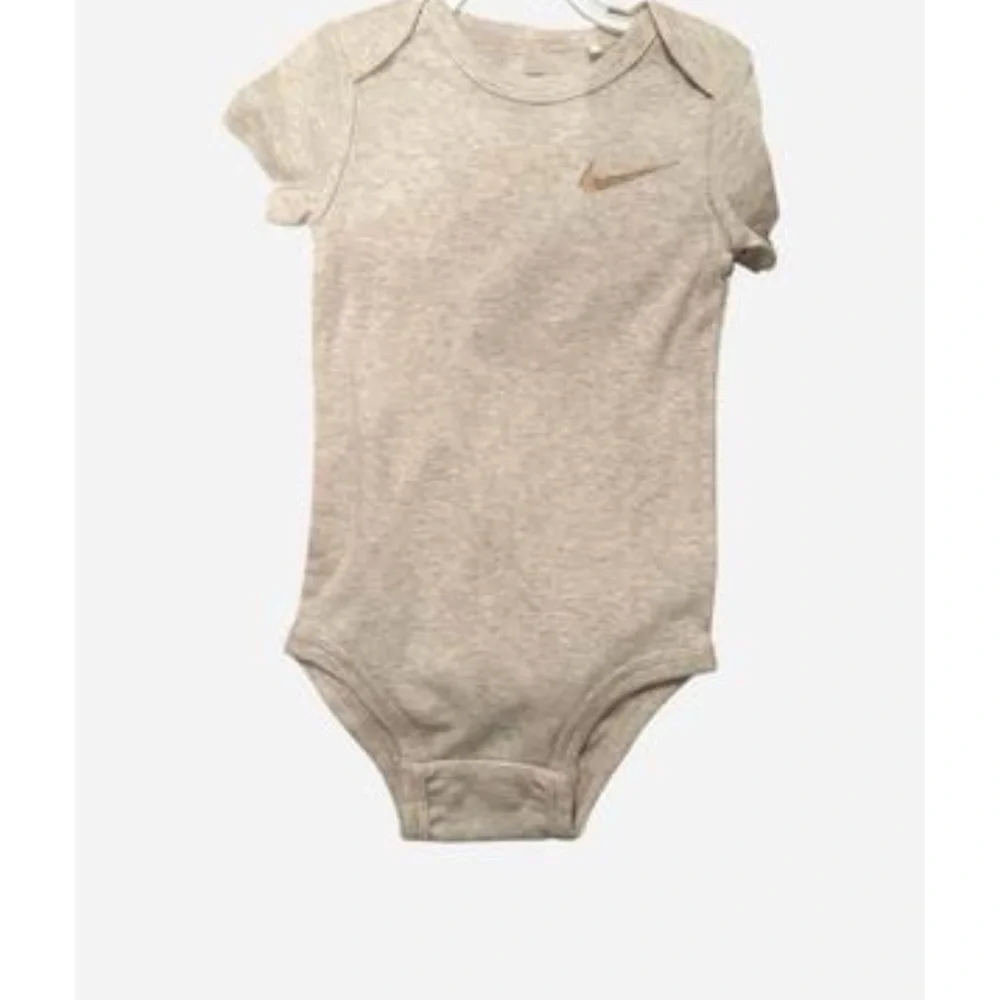 ✅ NWT Nike Baby 3-Piece Bodysuit & Pants Set 18M Hemp Neutral Tan - Picture 2 of 10